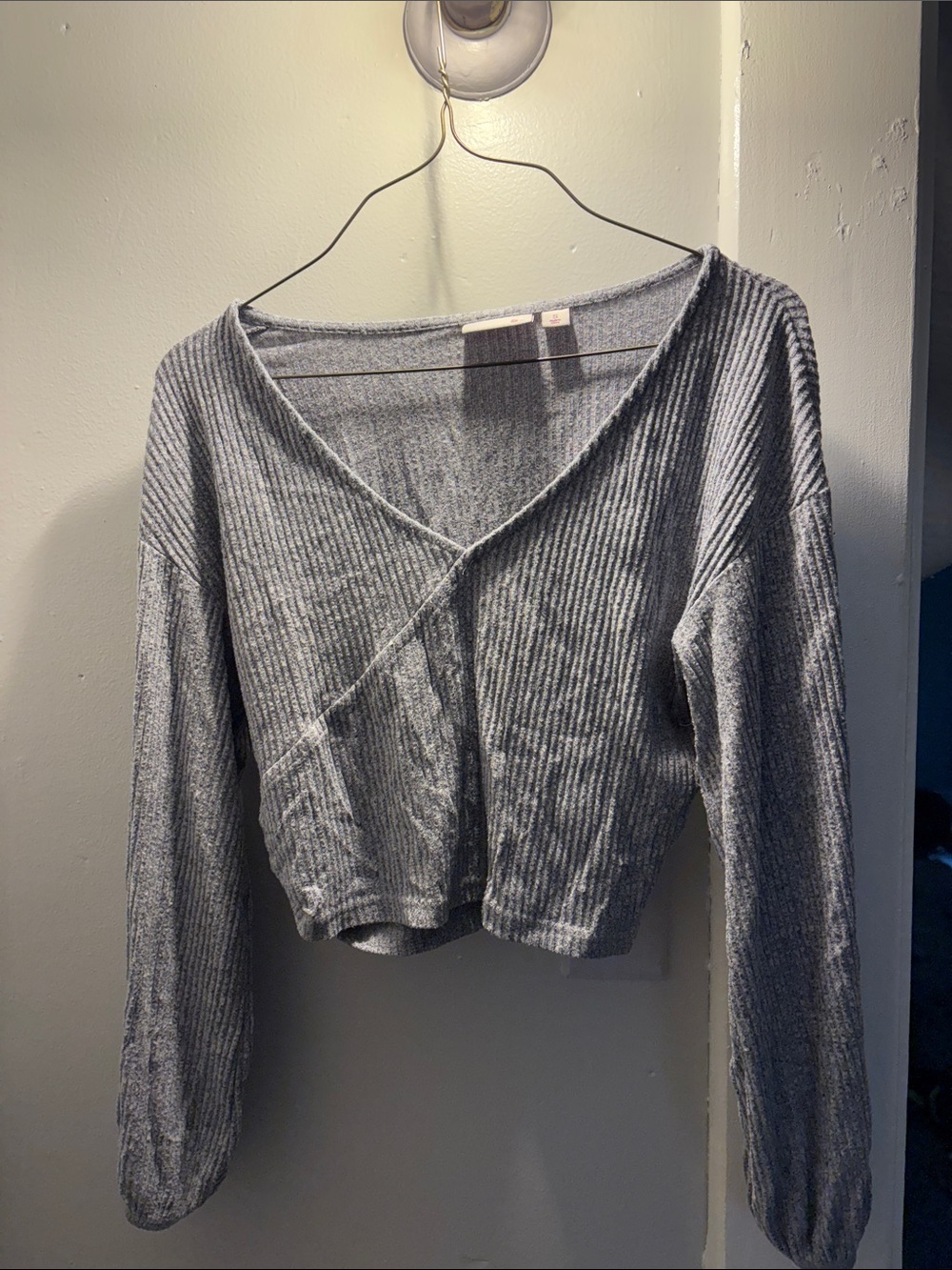 SO Light Gray Ribbed V-Neck Cropped Sweater